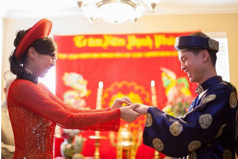 Nghi thức đeo nhẫn cưới của người Việt